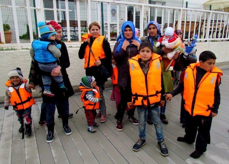 Çeşme’de 50 Sığınmacı Yakalandı G2