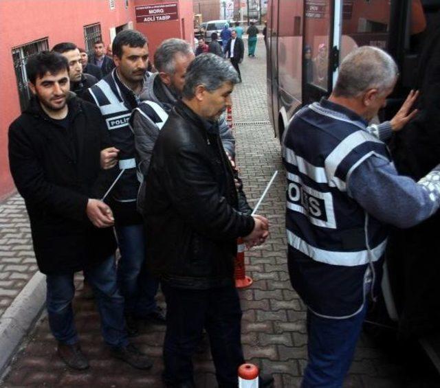 Fetö’Den Gözaltına Alınan 20 Polis, Adliyeye Gönderildi