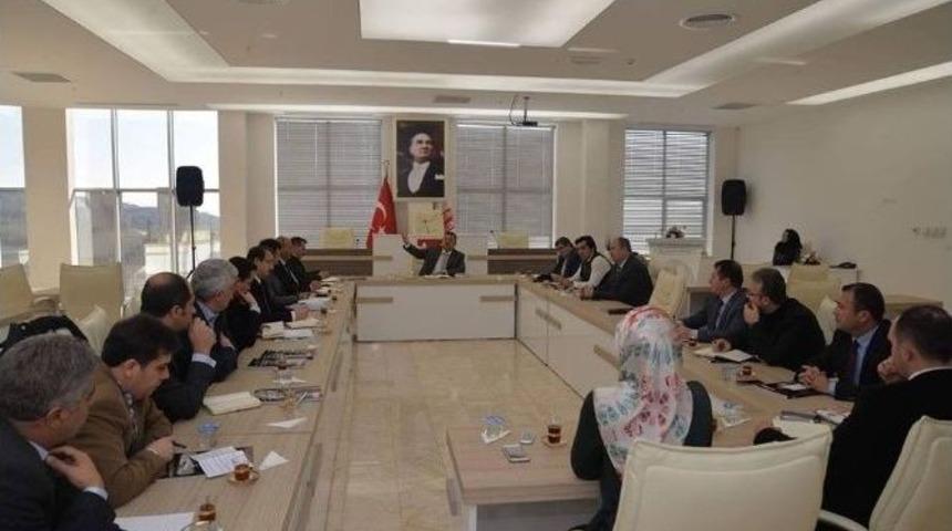 Başkan Yağcı, Yardımcıları Ve Birim M&uuml;d&uuml;rleriyle Toplandı
