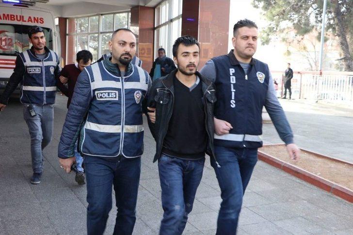 Çaldıkları Malzemeleri Akrabalarına Hediye Etmişler G1