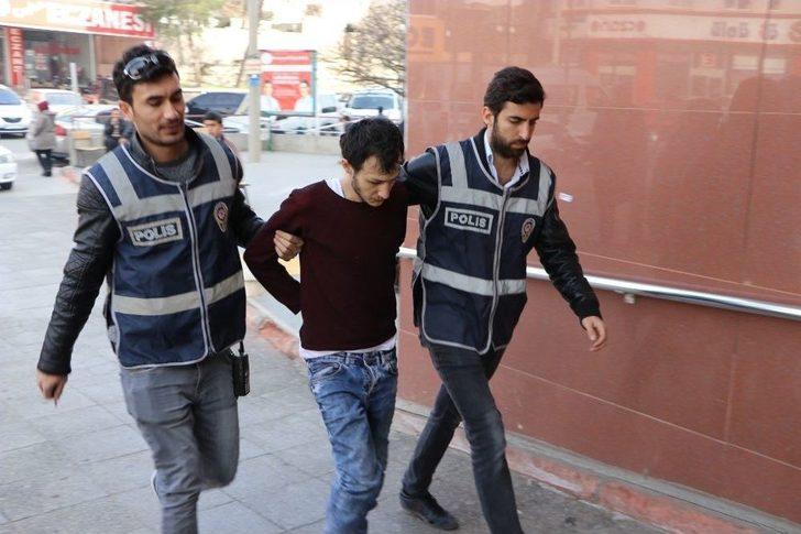 Çaldıkları Malzemeleri Akrabalarına Hediye Etmişler G2