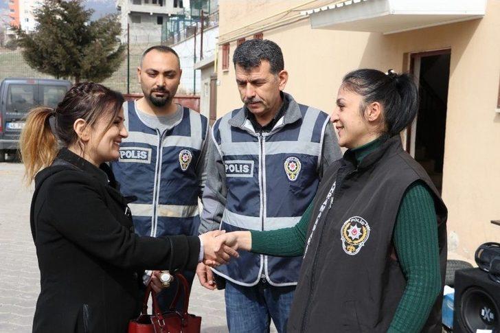 Çaldıkları Malzemeleri Akrabalarına Hediye Etmişler G4