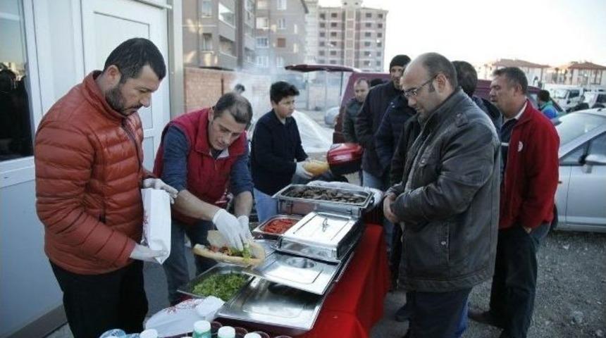 Odunpazarı Belediyesi&rsquo;nden İş&ccedil;ilere Moral Yemeği
