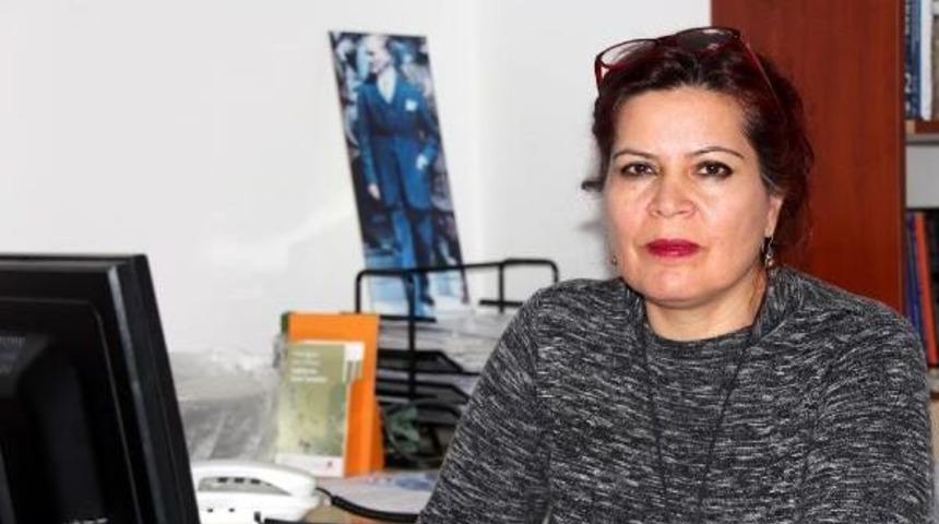 Profes&ouml;r Atasoy: &Ccedil;ocukları Istismarcıların &Ouml;n&uuml;ne Atmış Oluruz