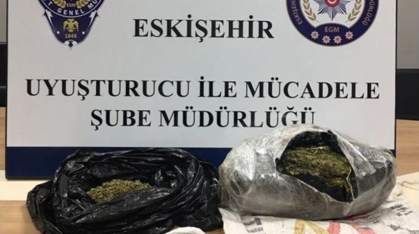 Polisi G&ouml;r&uuml;nce Yan Yola Sapan Tırda Esrar Ele Ge&ccedil;irildi