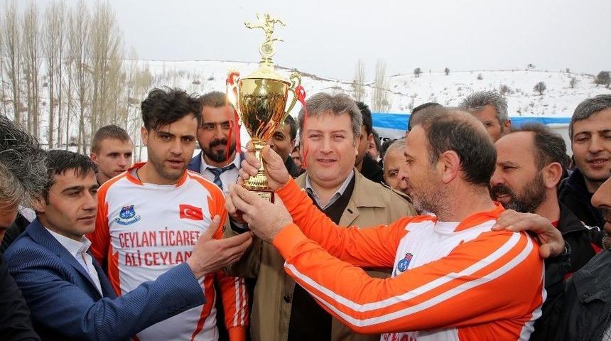 Talas&rsquo;ta Mahalleler Arası Futbol Turnuvası D&uuml;zenlendi