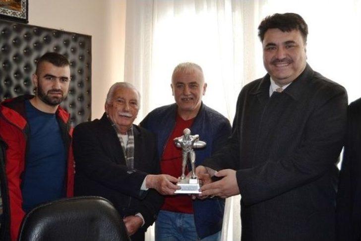 Havran Belediye Başkanı Ersoy’dan Ayvalıklı Devecilere Ziyaret G1