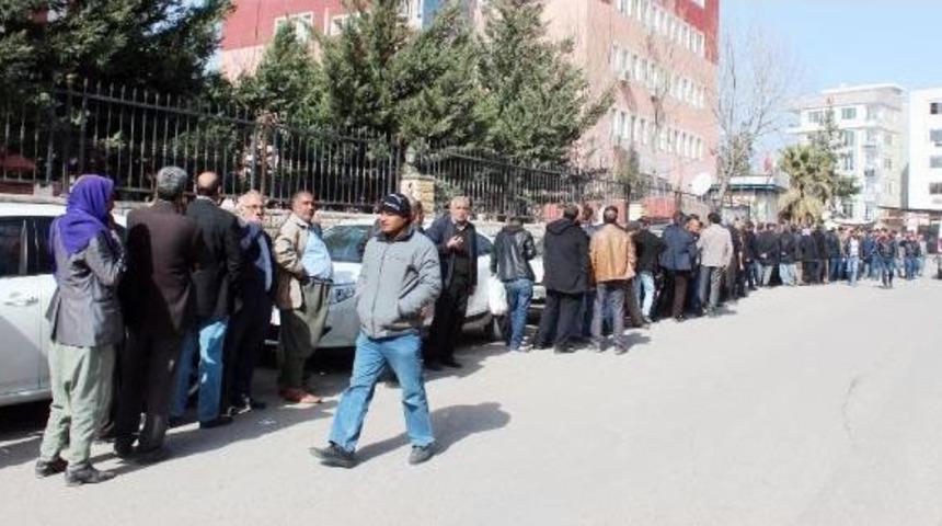 Şanlıurfa&rsquo;Da Iş Başvurusu Kuyruğu