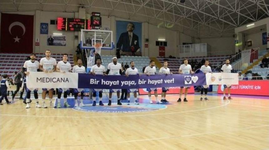 Demir İnşaat B&uuml;y&uuml;k&ccedil;ekmece Basketbol Takımı Organ Bağışı İ&ccedil;in Sahaya &Ccedil;ıktı