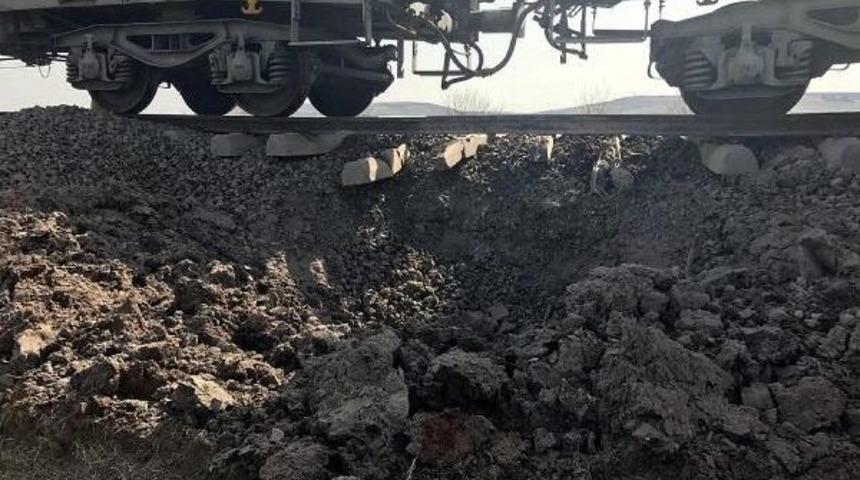 Diyarbakır'da Y&uuml;k Trenine Bombalı Saldırı (2)