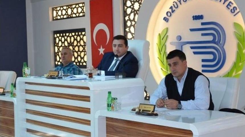 Boz&uuml;y&uuml;k Belediye B&uuml;t&ccedil;esi 75 Milyon Lira Olarak Kabul Edildi