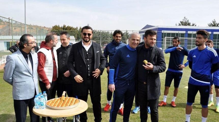 B&uuml;lent Uygun&rsquo;dan Eski Takım Arkadaşı Oğuz &Ccedil;etin&rsquo;e Ziyaret