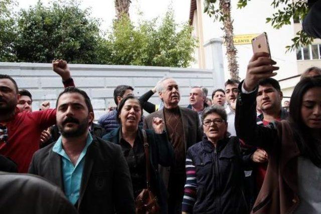 Lisede 'izmir Marşı Yasağı' Iddiasına Marşlı Protesto