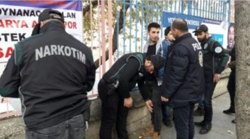 Narkotim Ekiplerinden Okul &Ouml;nlerinde Uyuşturucu Denetimi