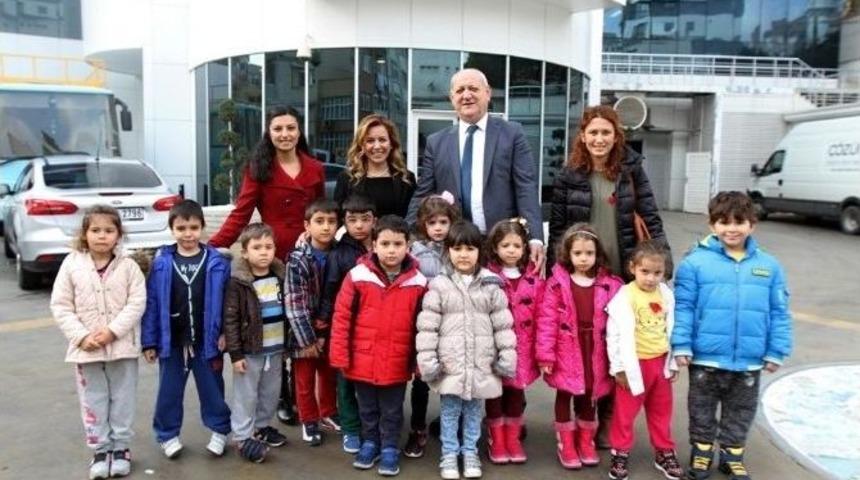 &Ccedil;ocuk Hakları G&uuml;n&uuml; Kartal&rsquo;da Kutlandı