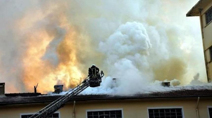 Kırpıntı Kumaş Deposunda Yangın