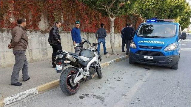 Alman Kadın Turiste Yaya Geçidinde Motosiklet Çarptı