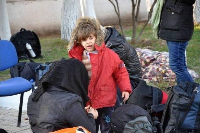 Urla&rsquo;da 80 Ka&ccedil;ak G&ouml;&ccedil;men Yakalandı 1