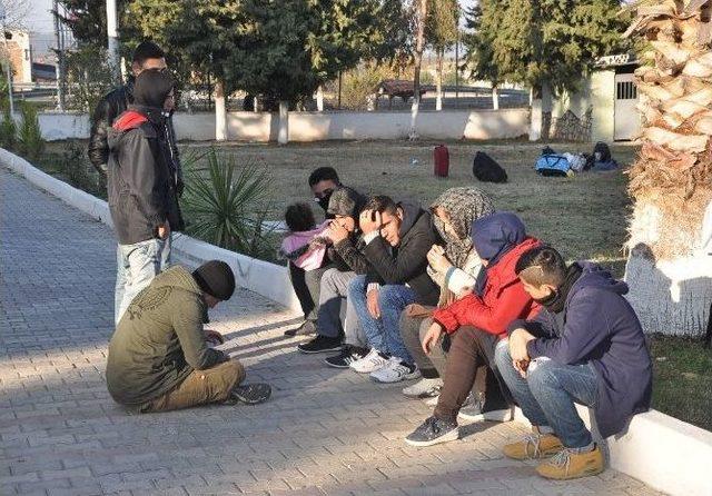 Urla&rsquo;da 80 Ka&ccedil;ak G&ouml;&ccedil;men Yakalandı 2