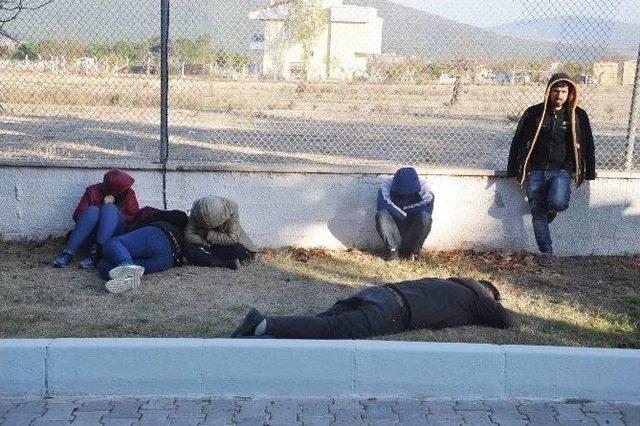 Urla&rsquo;da 80 Ka&ccedil;ak G&ouml;&ccedil;men Yakalandı 3