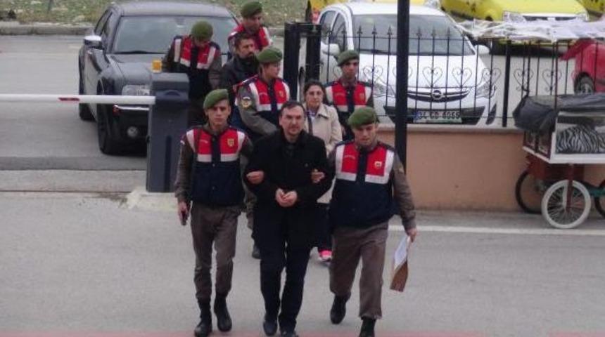 Fet&ouml;'c&uuml; Akademisyen &Ccedil;ift, Yurt Dışına Ka&ccedil;arken Yakalandı