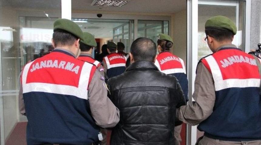 Sahte Pasaportla Yurt Dışına Ka&ccedil;acaklardı, Kıskıvrak Yakalandılar