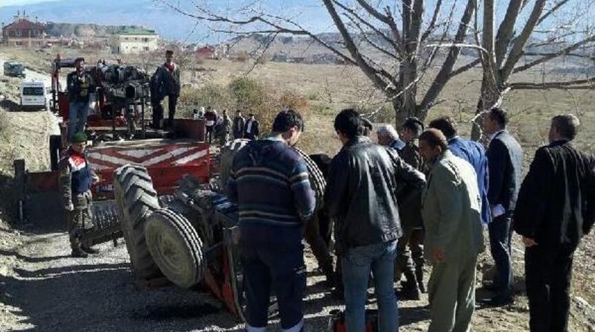 Direksiyon Başında Kalp Krizi Ge&ccedil;iren Trakt&ouml;r S&uuml;r&uuml;c&uuml;s&uuml; &Ouml;ld&uuml;
