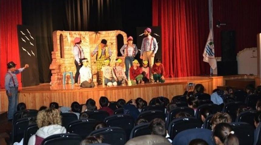 Fo&ccedil;a&rsquo;da D&uuml;nya &Ccedil;ocuk Hakları G&uuml;n&uuml;ne &Ouml;zel Tiyatro