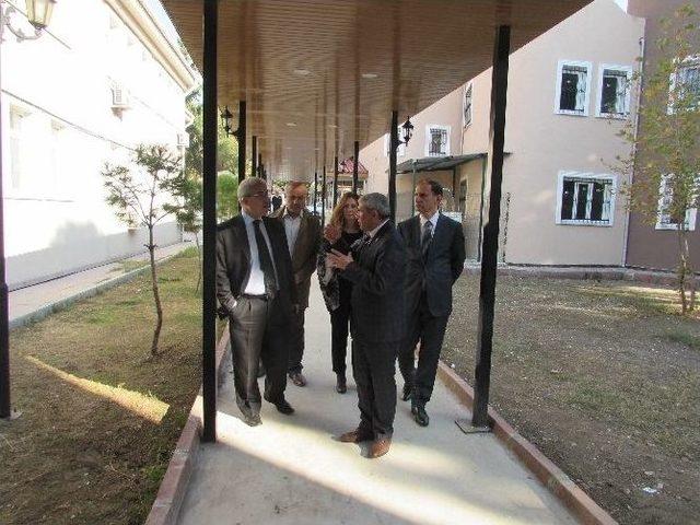 Vali G&uuml;ven&ccedil;er&rsquo;e Brifing 1