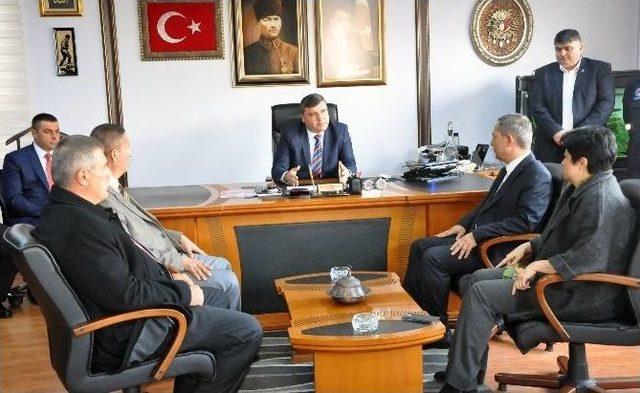 Başkan Uysal, Erdemir İşçisine Destek Verdi