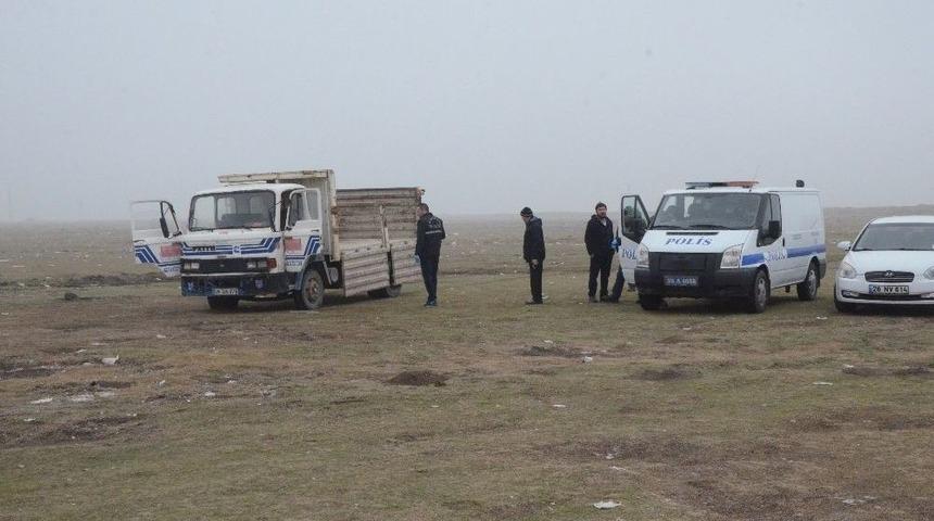 &Ccedil;ekme Belgeli Kamyonetle Birlikte İ&ccedil;i Boş İş Yeri Kasasını &Ccedil;aldılar