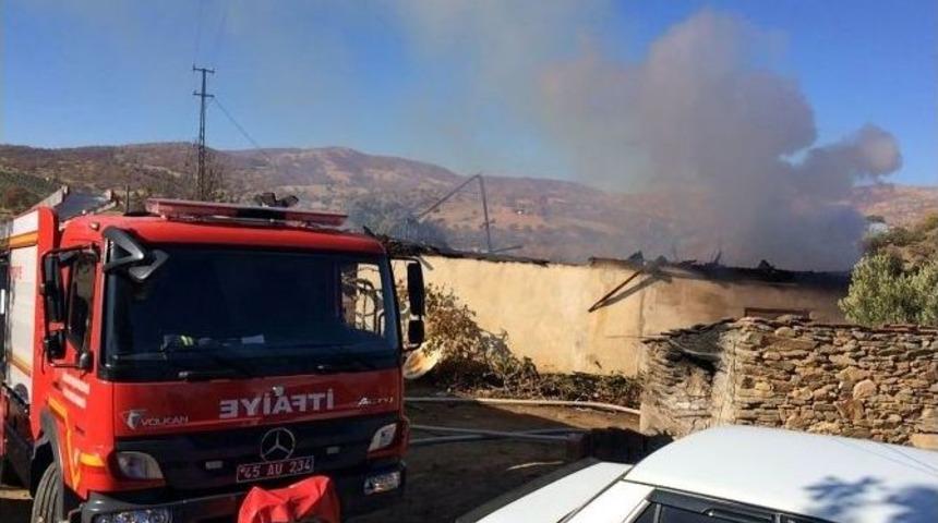 Manisa&rsquo;da Yangın Bir Evi K&uuml;l Etti
