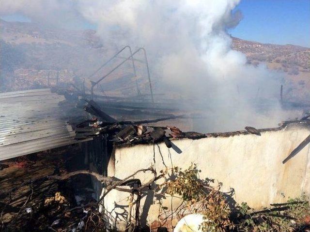 Manisa’da Yangın Bir Evi Kül Etti