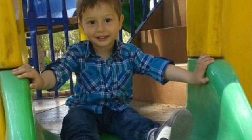 Trakt&ouml;rden D&uuml;şen &Ccedil;ocuk Hayatını Kaybetti