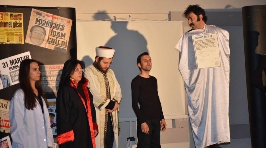 Tiyatro Oyunu İle &rsquo;evet&rsquo; Dediler