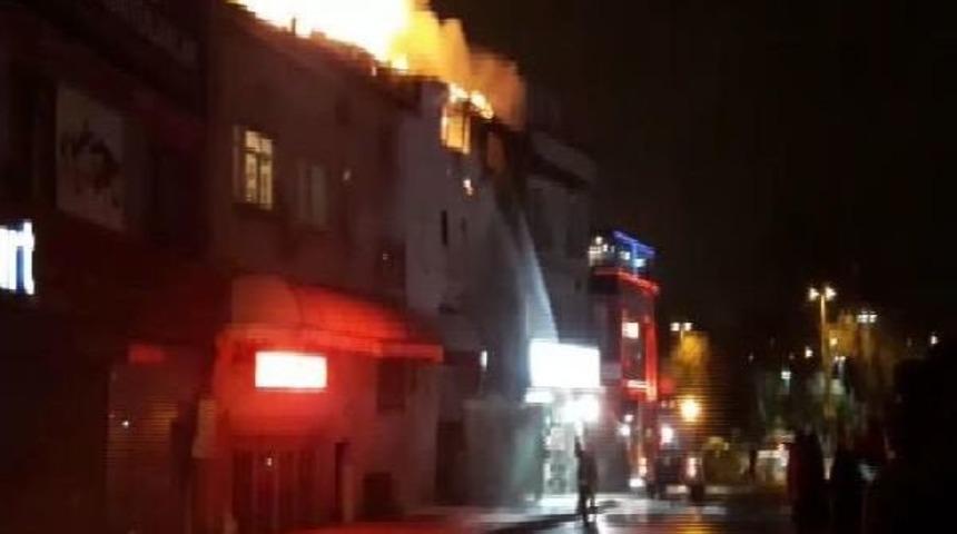 Fatih'te Korkutan Yangın