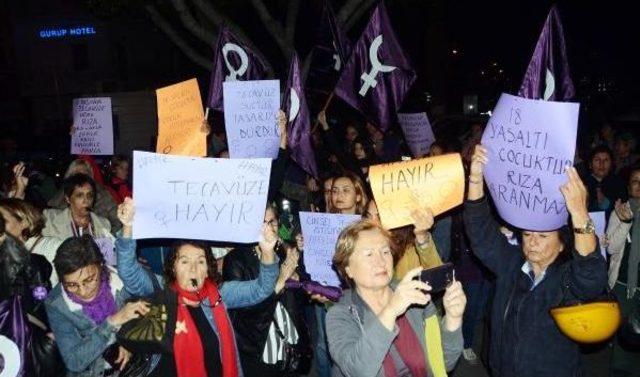 Bodrumlu Kadınlar Cinsel Istismar Önergesine Karşı Meydanlarda