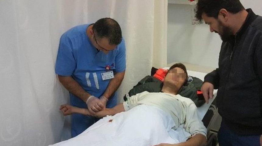 Sigara Vermeyen Genci 5 Yerinden Bı&ccedil;akladılar