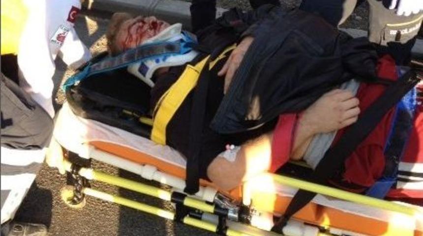 İzmir&rsquo;de Motosiklet Kazası: 2 Yaralı