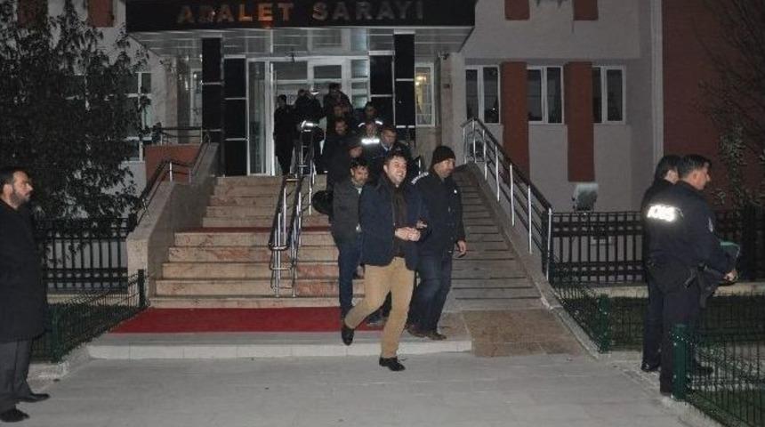 Boz&uuml;y&uuml;k&rsquo;te Fet&ouml; Soruşturmasında 8 Kişi Tutuklandı