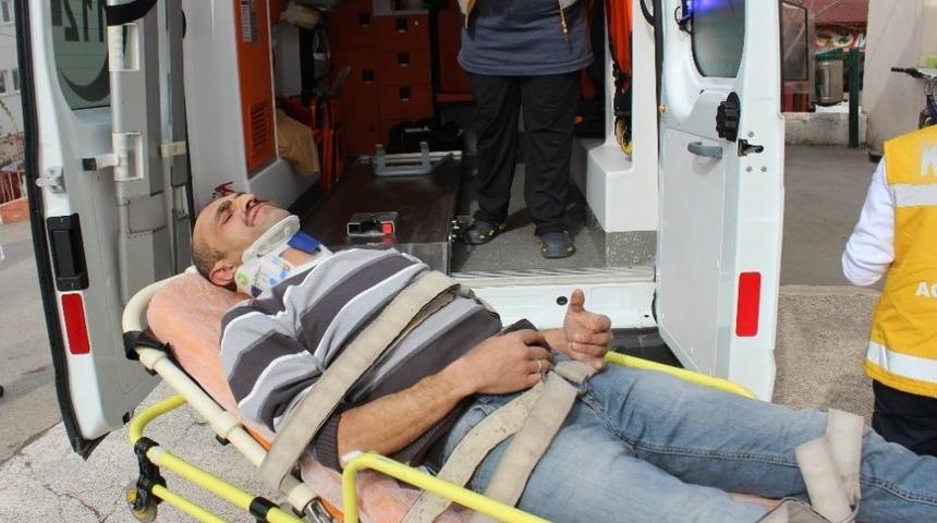 Engelli Asans&ouml;r&uuml;ndeki Topu Almak İsterken Bir Metreden Aşağıya D&uuml;şt&uuml;