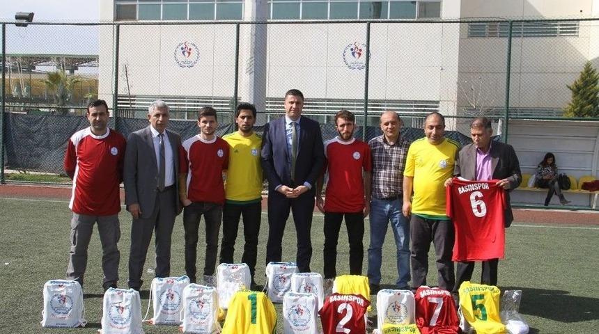 Basınspor&rsquo;a Malzeme Yardımı