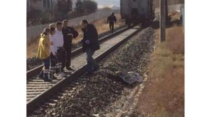 Başkent&rsquo;te Trenin Altında Kalan Yaşlı Adam Hayatını Kaybetti
