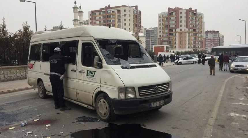 Otomobil &Ouml;ğrenci Servisi İle &Ccedil;arpıştı: 15 Yaralı