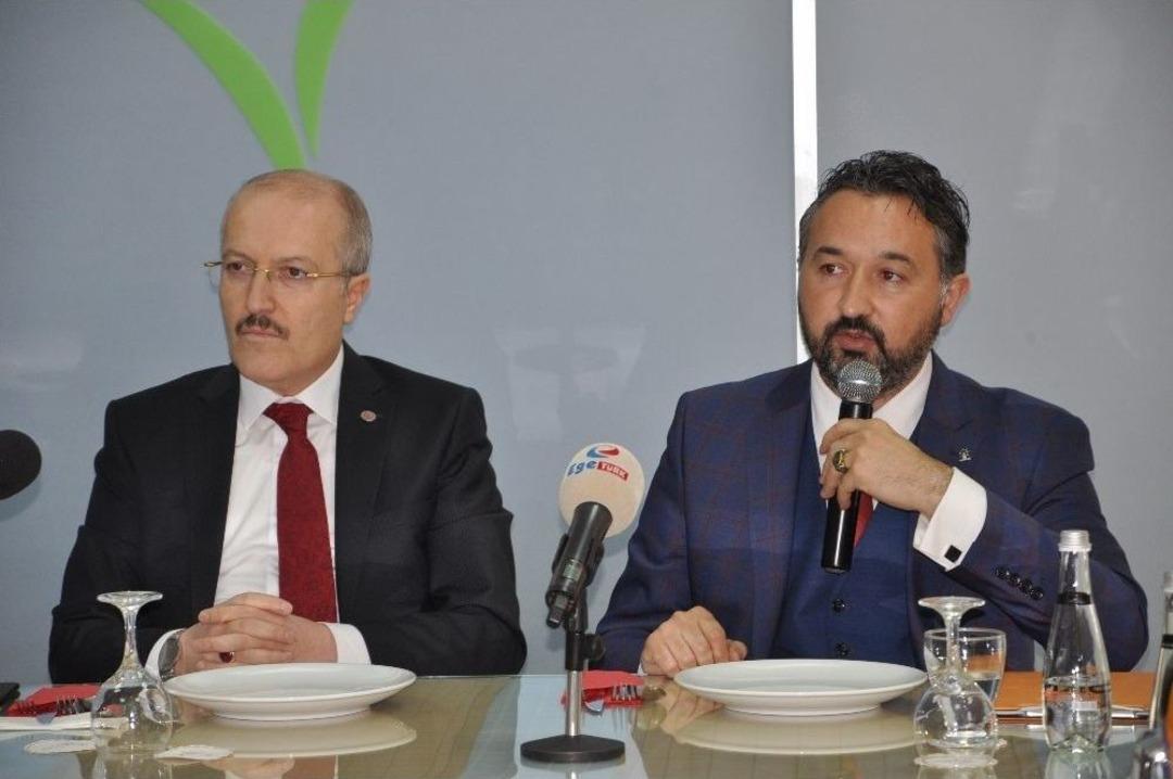 Ak Parti Altıeyl&uuml;l İl&ccedil;e Y&ouml;netimi Tanıtıldı