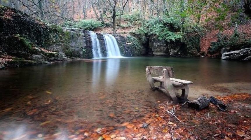 Suu&ccedil;tu Şelalesi&rsquo;nde Sonbahar B&uuml;y&uuml;s&uuml;