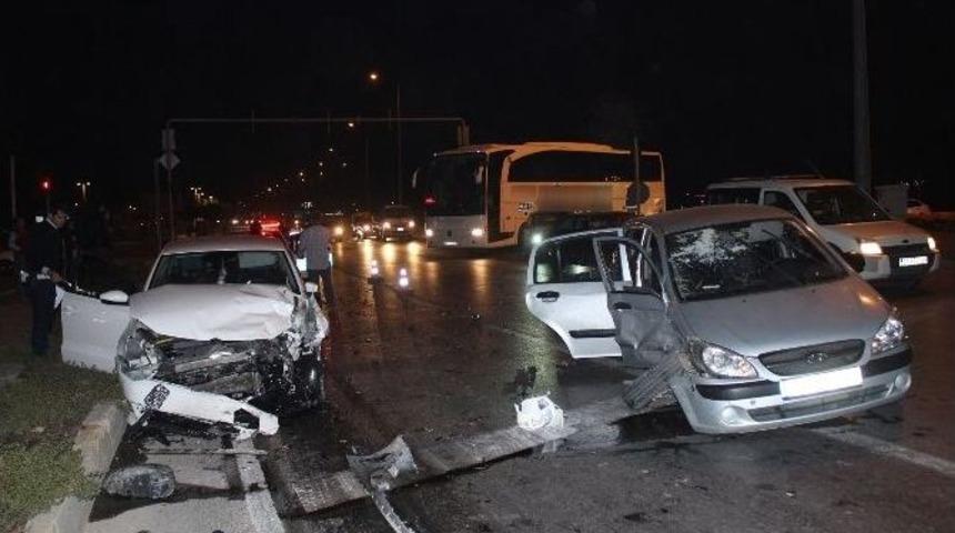 Manavgat&rsquo;ta Trafik Kazası: 3 Yaralı