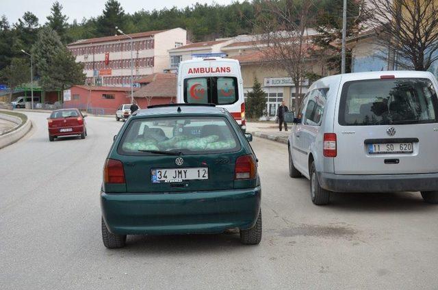 Uyanık Sürücü Fazla Yol Yapmamak Geri Geri Manevra Yaparken Yayaya Çarptı