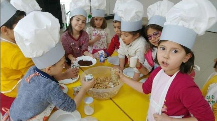 Nezaket Okulu&rsquo;ndaki Minik Aş&ccedil;ılar İş Başında