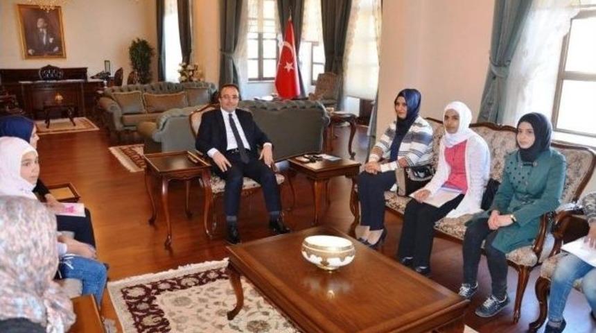 Vali &Ccedil;ataklı D&uuml;nya &Ccedil;ocuk Hakları G&uuml;n&uuml;nde Suriyeli &Ccedil;ocukları Makamında Kabul Etti
